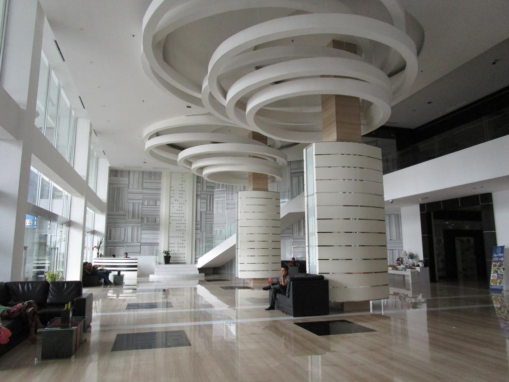 Royal Suite Condotel Μεντάν Εξωτερικό φωτογραφία
